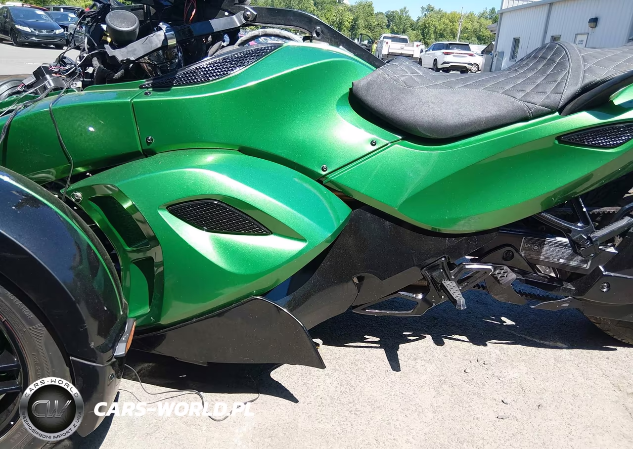 2012 Can-Am Spyder Roadster Rs VIN:2BXJALA1XCV000552 - 9
