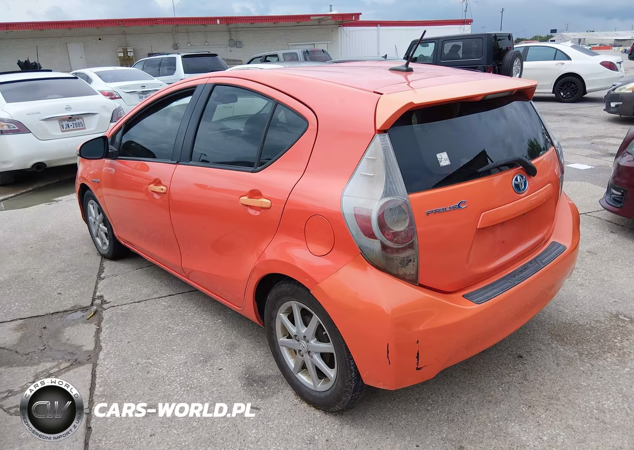 2012 Toyota Prius C Three VIN:JTDKDTB33C1010736 - 3