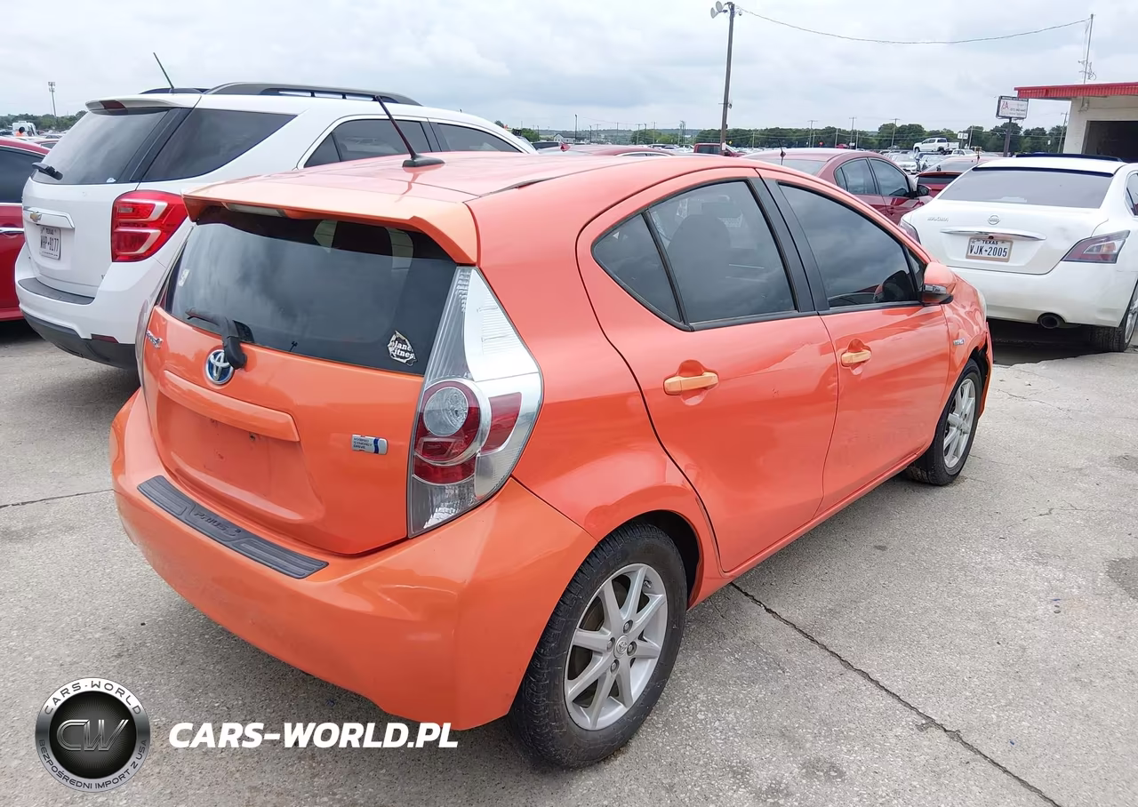 2012 Toyota Prius C Three VIN:JTDKDTB33C1010736 - 4