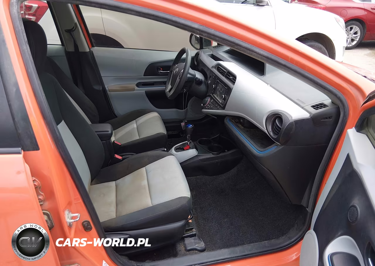 2012 Toyota Prius C Three VIN:JTDKDTB33C1010736 - 5