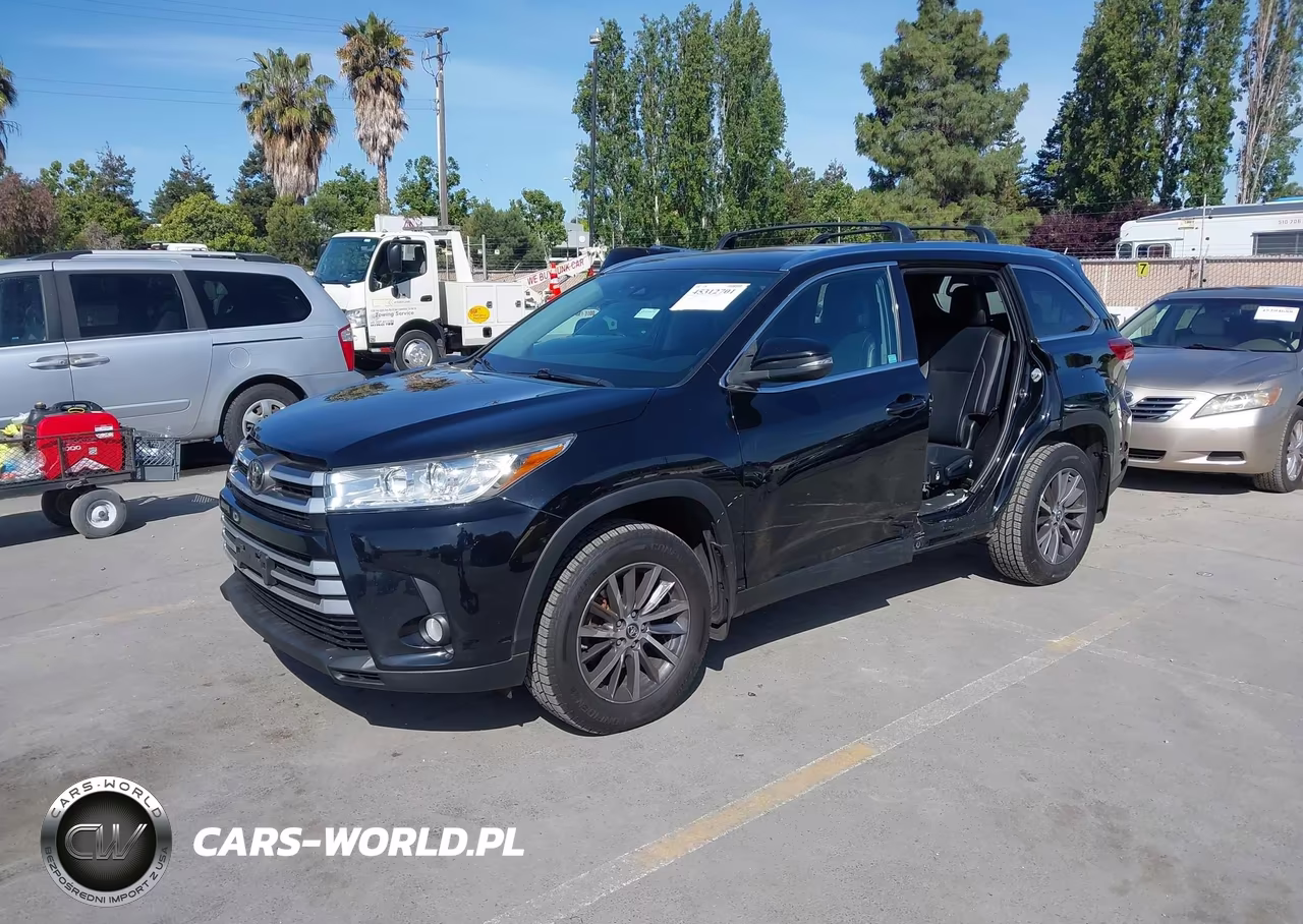 2019 Toyota Highlander Xle VIN:5TDJZRFH9KS581347 - 2