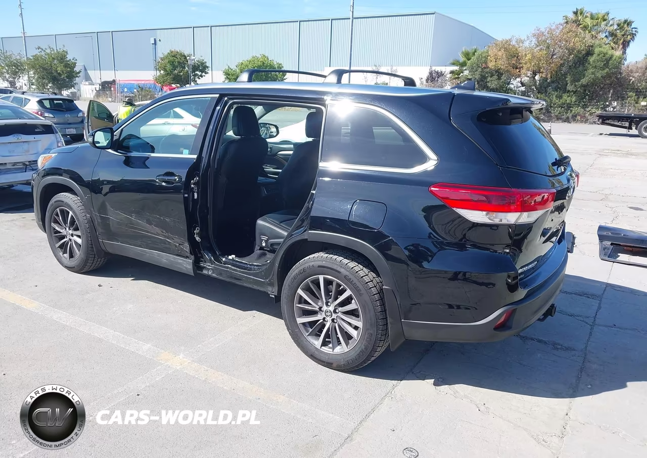 2019 Toyota Highlander Xle VIN:5TDJZRFH9KS581347 - 3