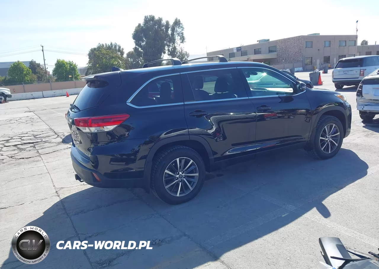 2019 Toyota Highlander Xle VIN:5TDJZRFH9KS581347 - 4