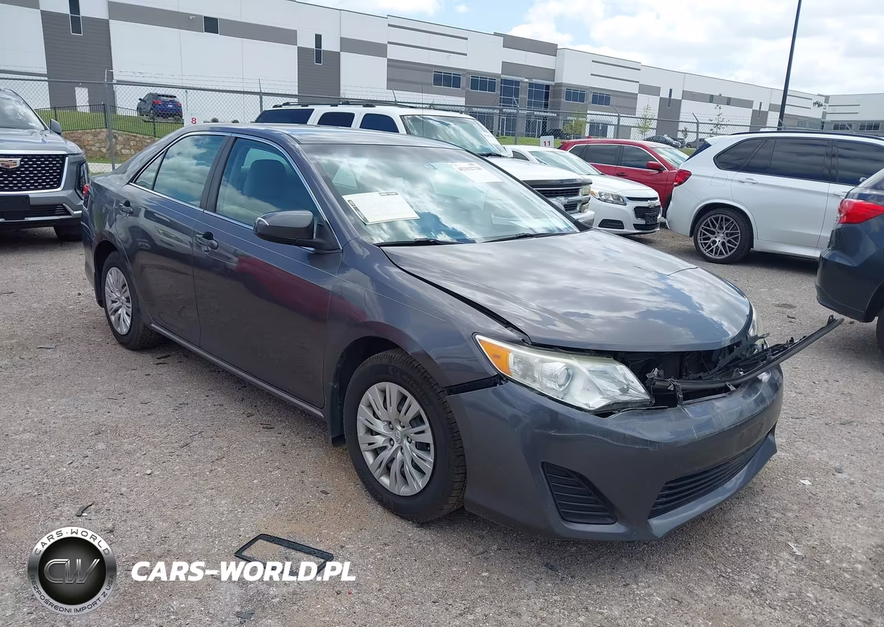 2014 Toyota Camry Le – zdjęcie 1 z 16