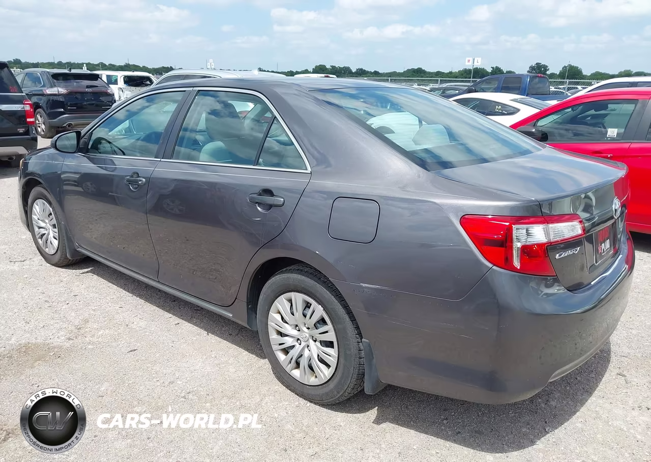 2014 Toyota Camry Le VIN:4T4BF1FK3ER430726 - 3