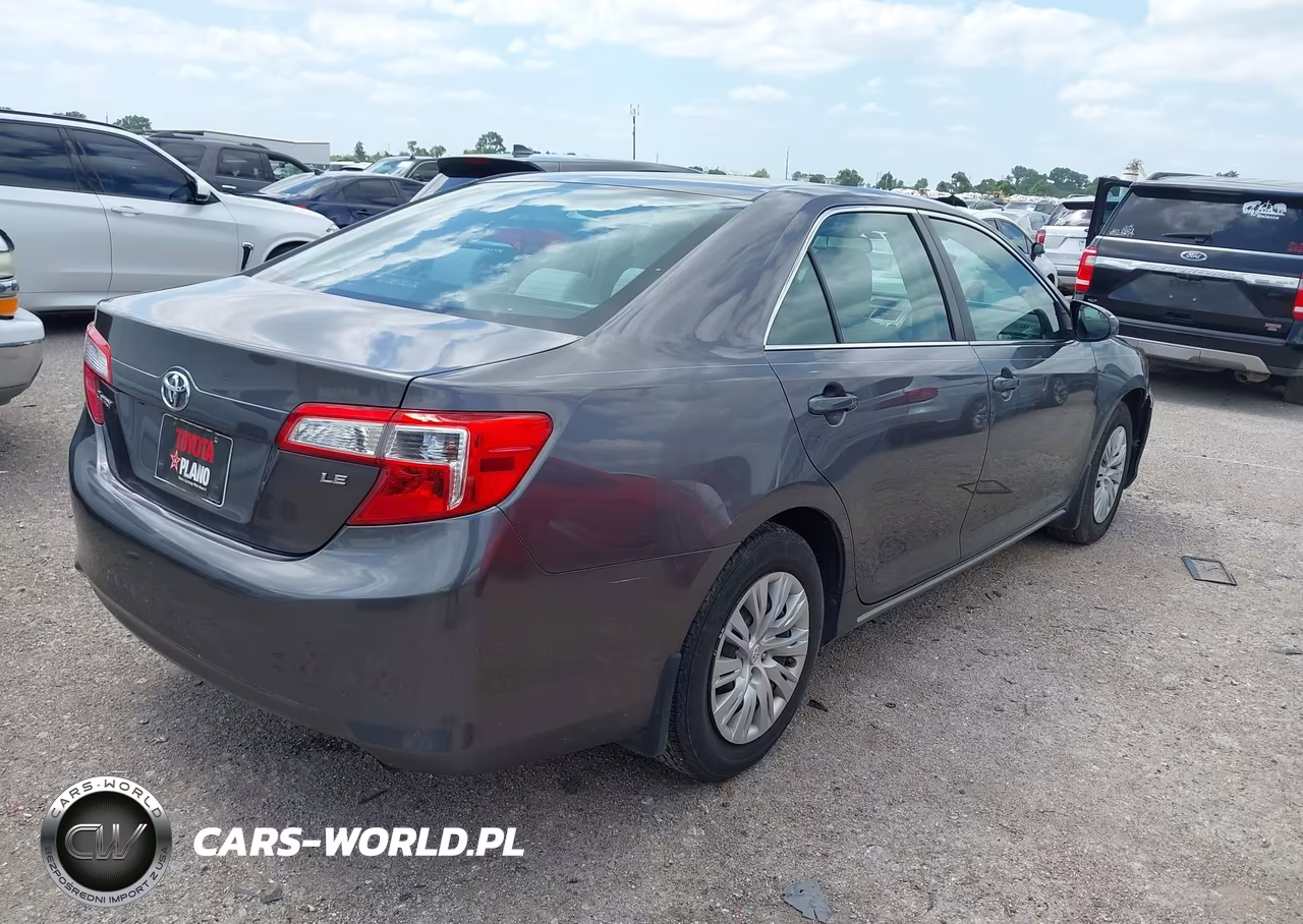 2014 Toyota Camry Le VIN:4T4BF1FK3ER430726 - 4