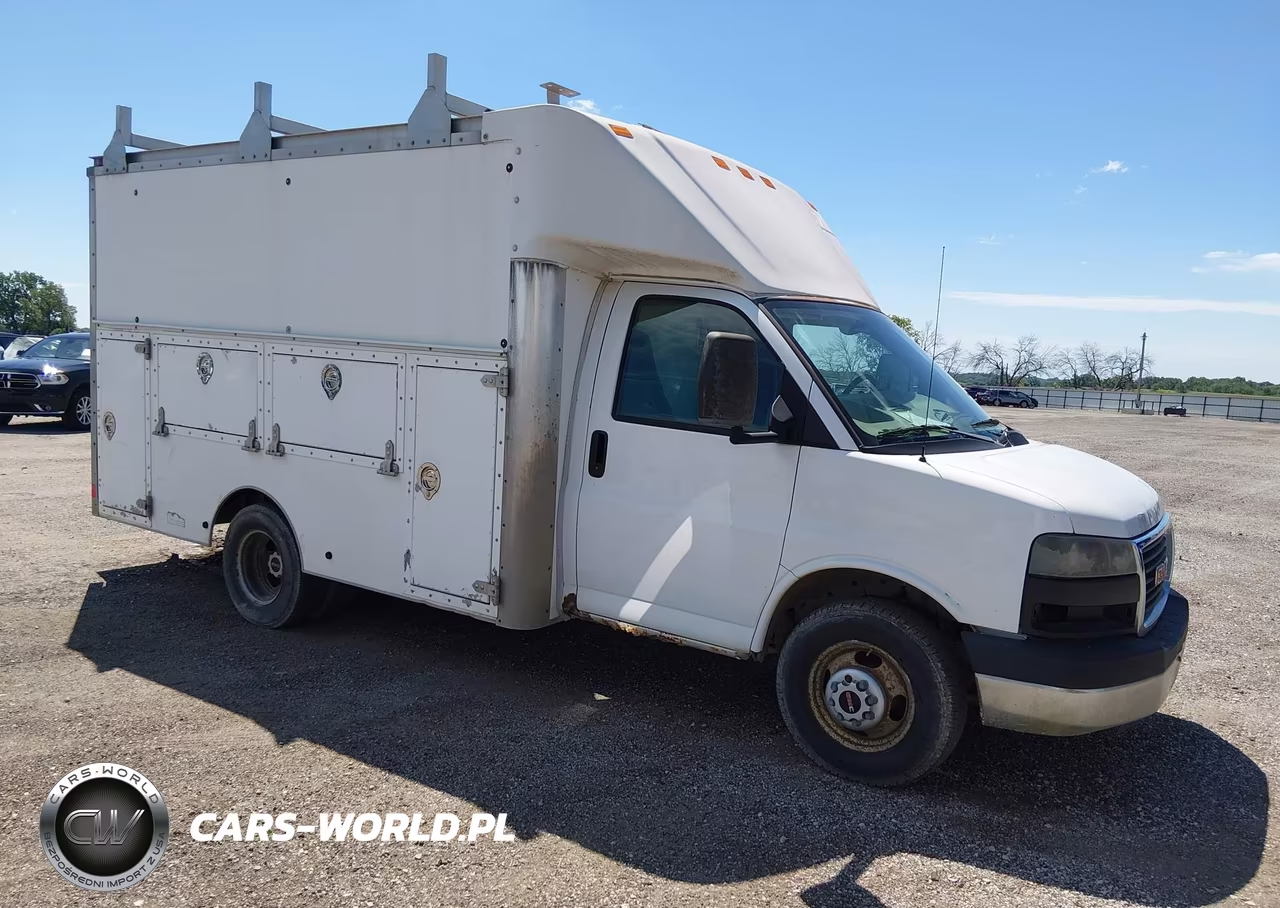 2005 GMC Savana Cutaway Standard W-C7L-C7N