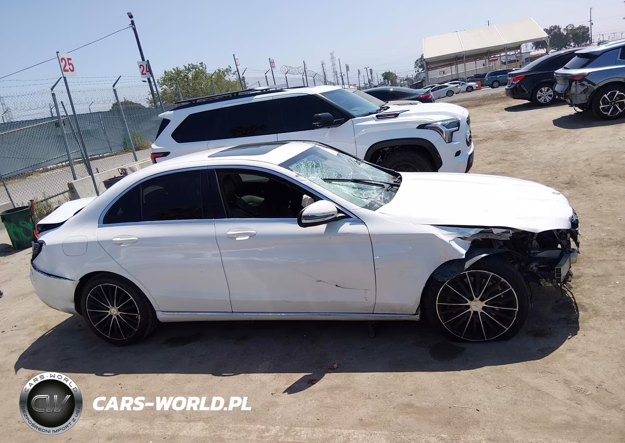 2018 Mercedes-Benz C 300 VIN:55SWF4JB4JU253940 - 13