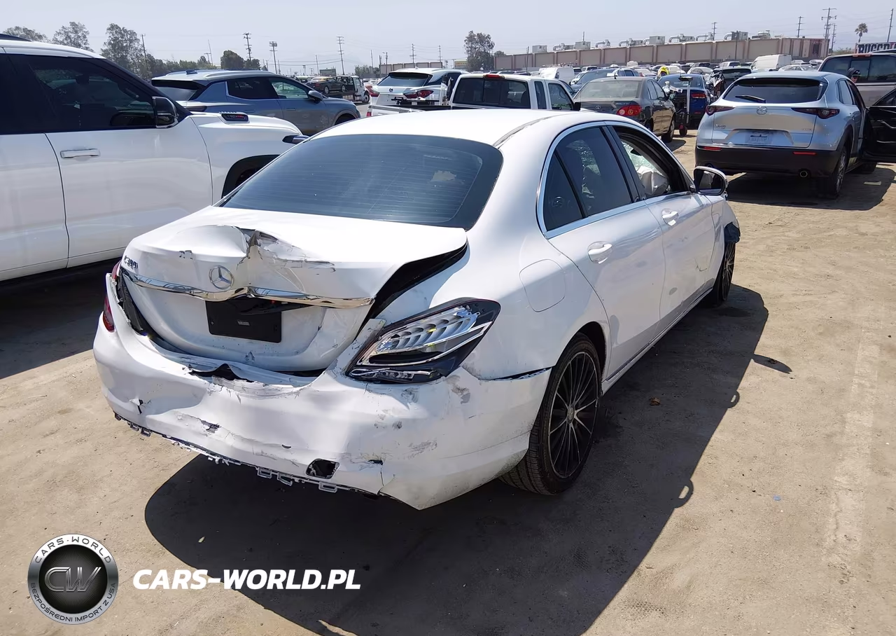 2018 Mercedes-Benz C 300 VIN:55SWF4JB4JU253940 - 4