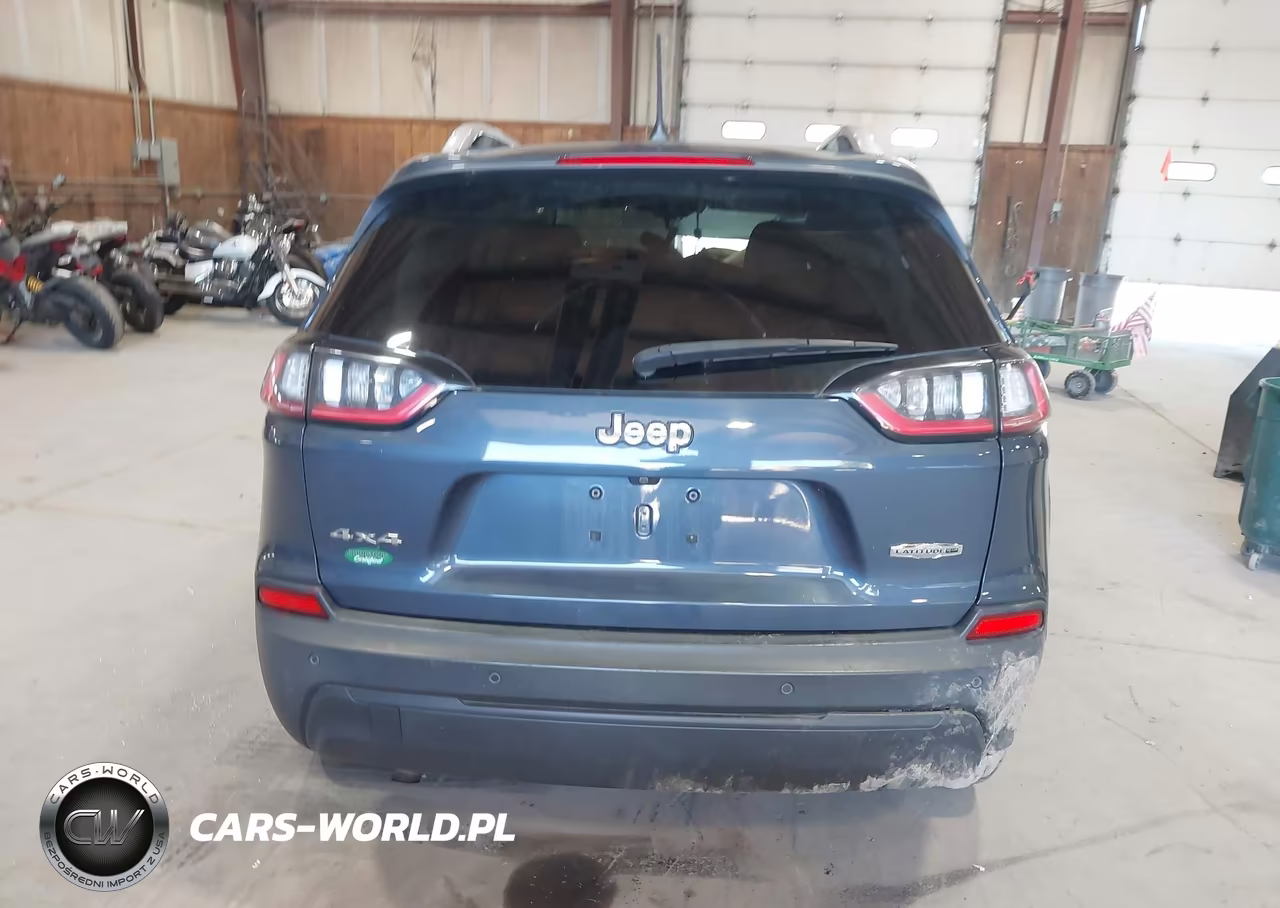 2020 Jeep Cherokee Latitude Plus 4X4 VIN:1C4PJMLB0LD610185 - 17
