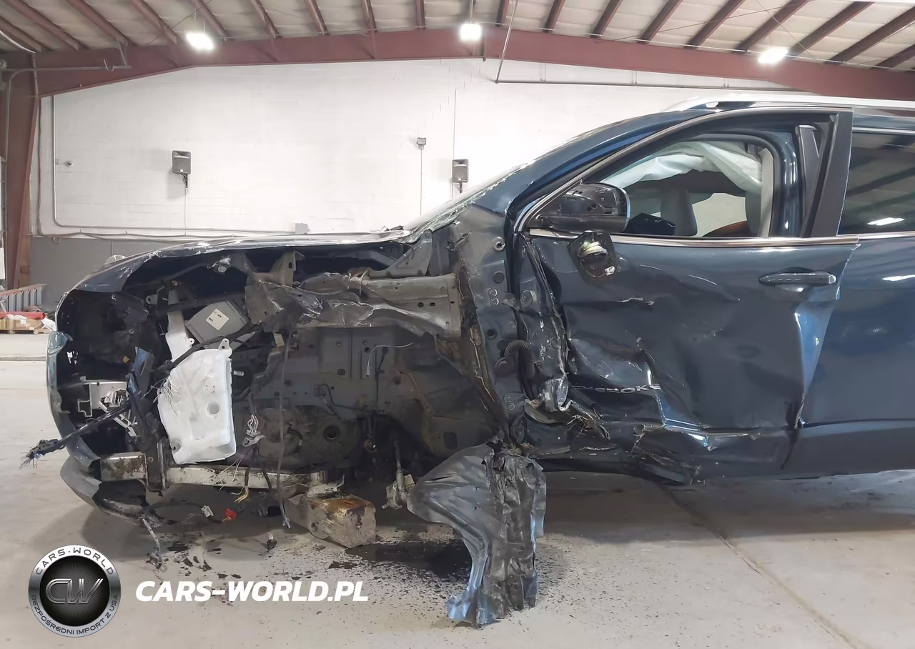 2020 Jeep Cherokee Latitude Plus 4X4 VIN:1C4PJMLB0LD610185 - 6