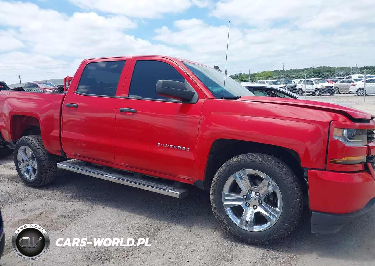 2018 Chevrolet Silverado K1500 Custom VIN:3GCUKPEH9JG192955 - 14