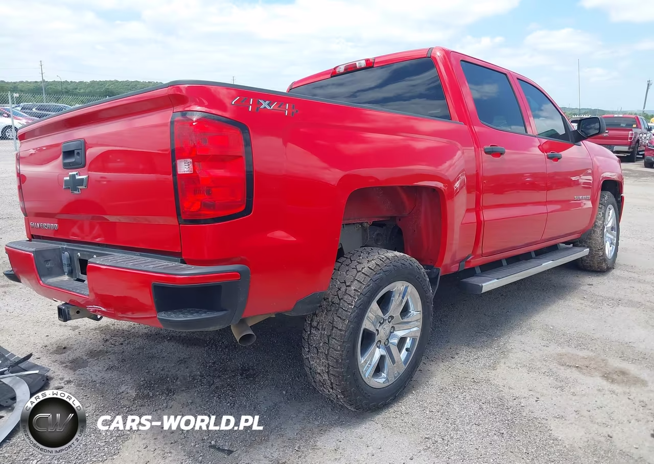 2018 Chevrolet Silverado K1500 Custom VIN:3GCUKPEH9JG192955 - 4