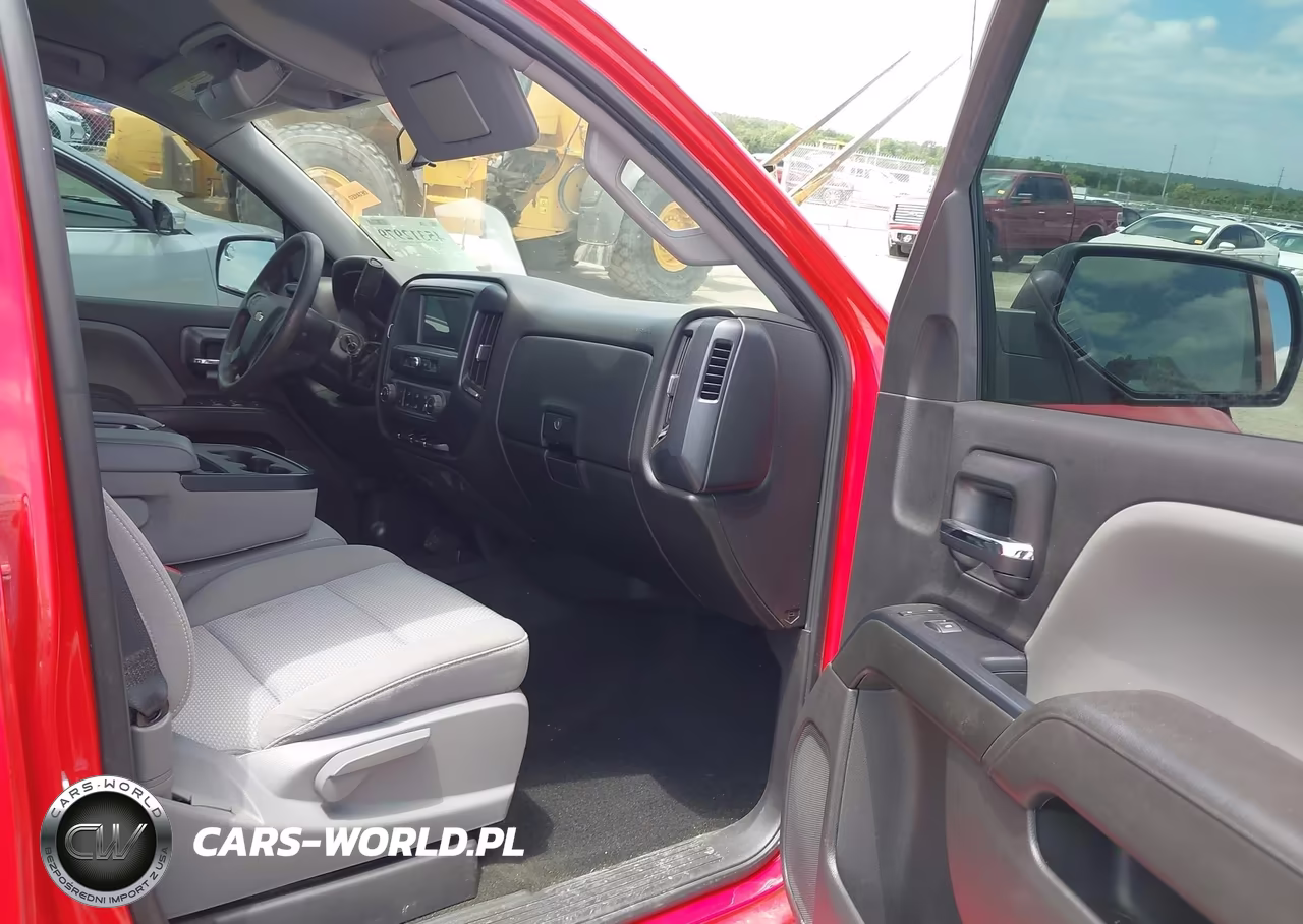 2018 Chevrolet Silverado K1500 Custom VIN:3GCUKPEH9JG192955 - 5