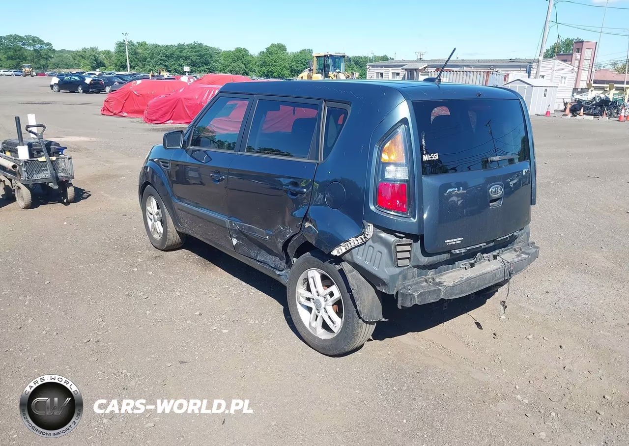 2011 Kia Soul + VIN:KNDJT2A20B7195602 - 3