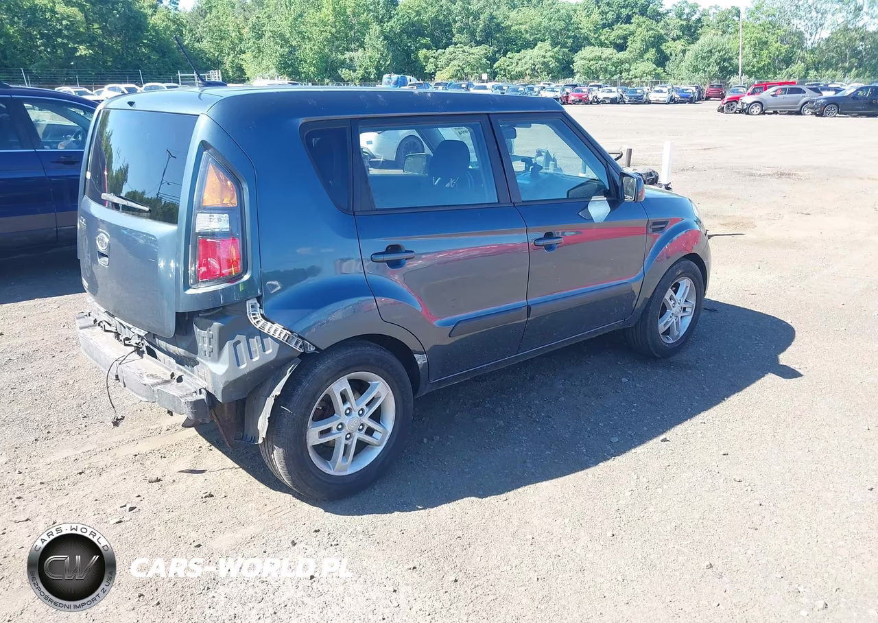 2011 Kia Soul + VIN:KNDJT2A20B7195602 - 4