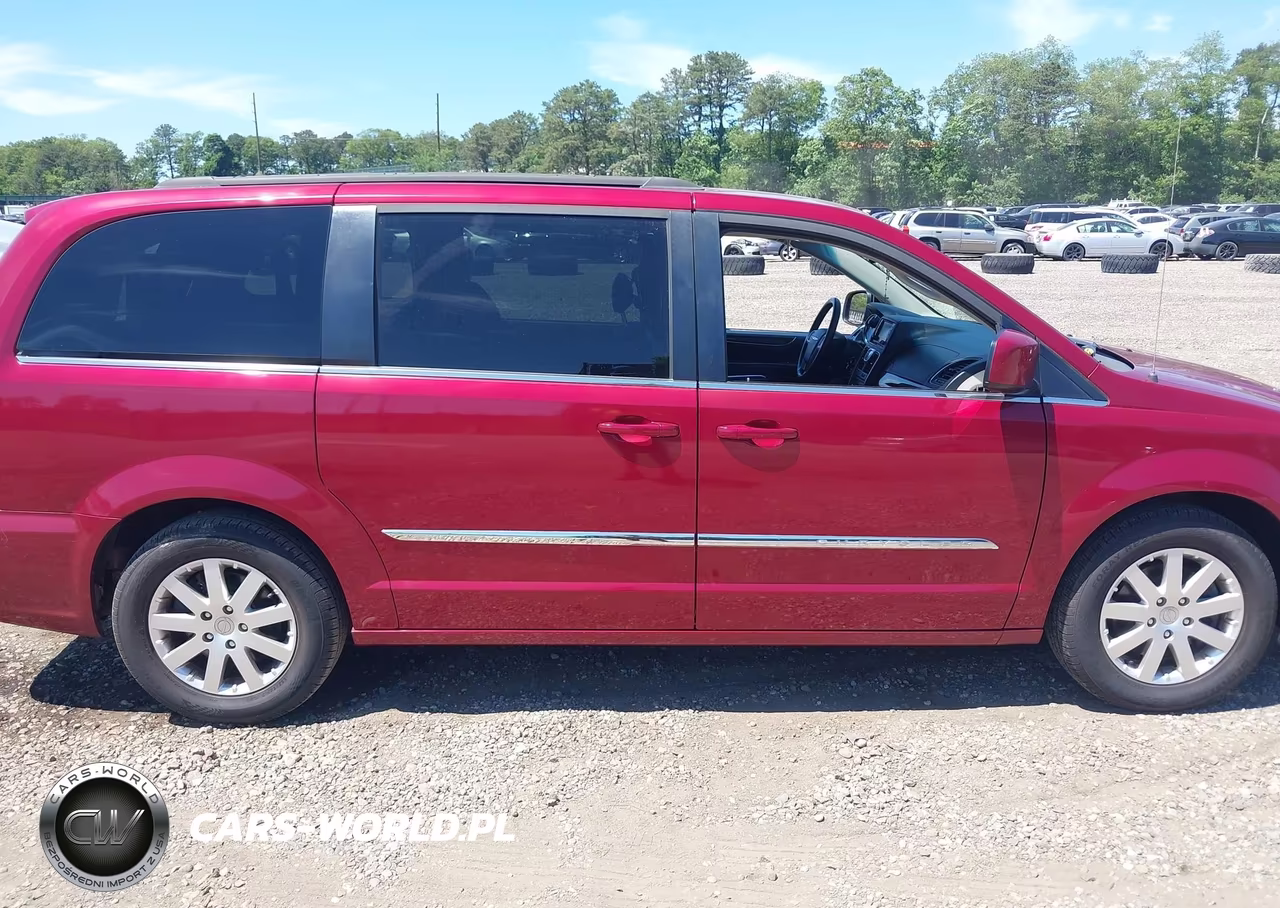 2016 Chrysler Town & Country Touring VIN:2C4RC1BG3GR199740 - 13