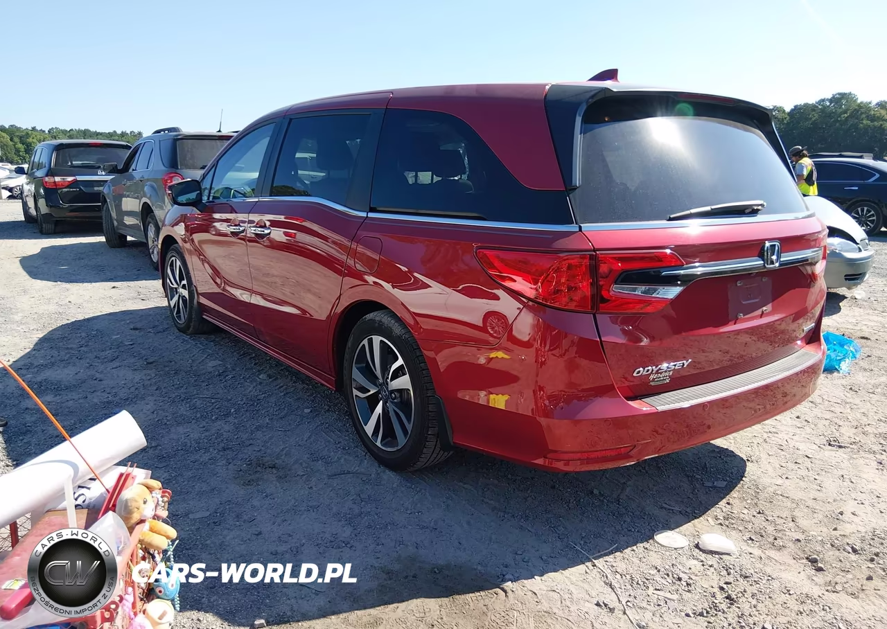 2023 Honda Odyssey Touring VIN:5FNRL6H83PB024834 - 3