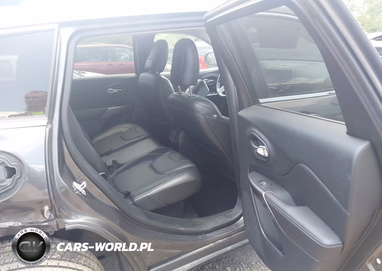 2019 Jeep Cherokee Overland 4X4 VIN:1C4PJMJX6KD155016 - 8