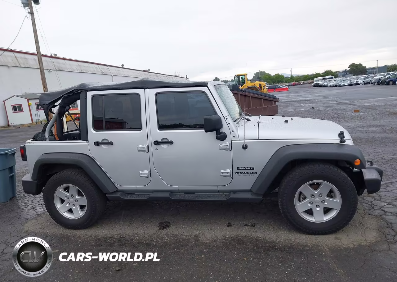 2010 Jeep Wrangler Unlimited Sport VIN:1J4BB3H18AL106921 - 14