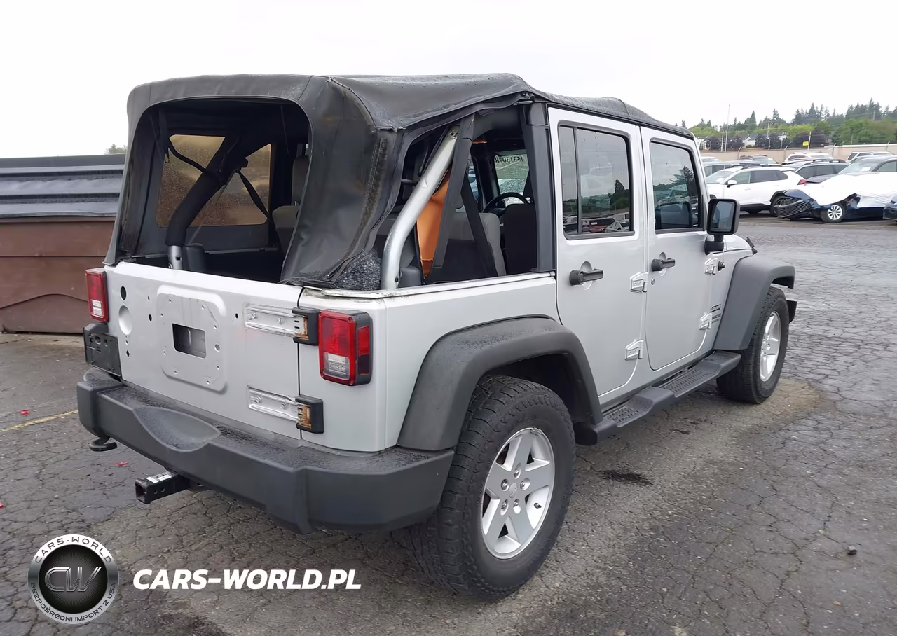 2010 Jeep Wrangler Unlimited Sport VIN:1J4BB3H18AL106921 - 4