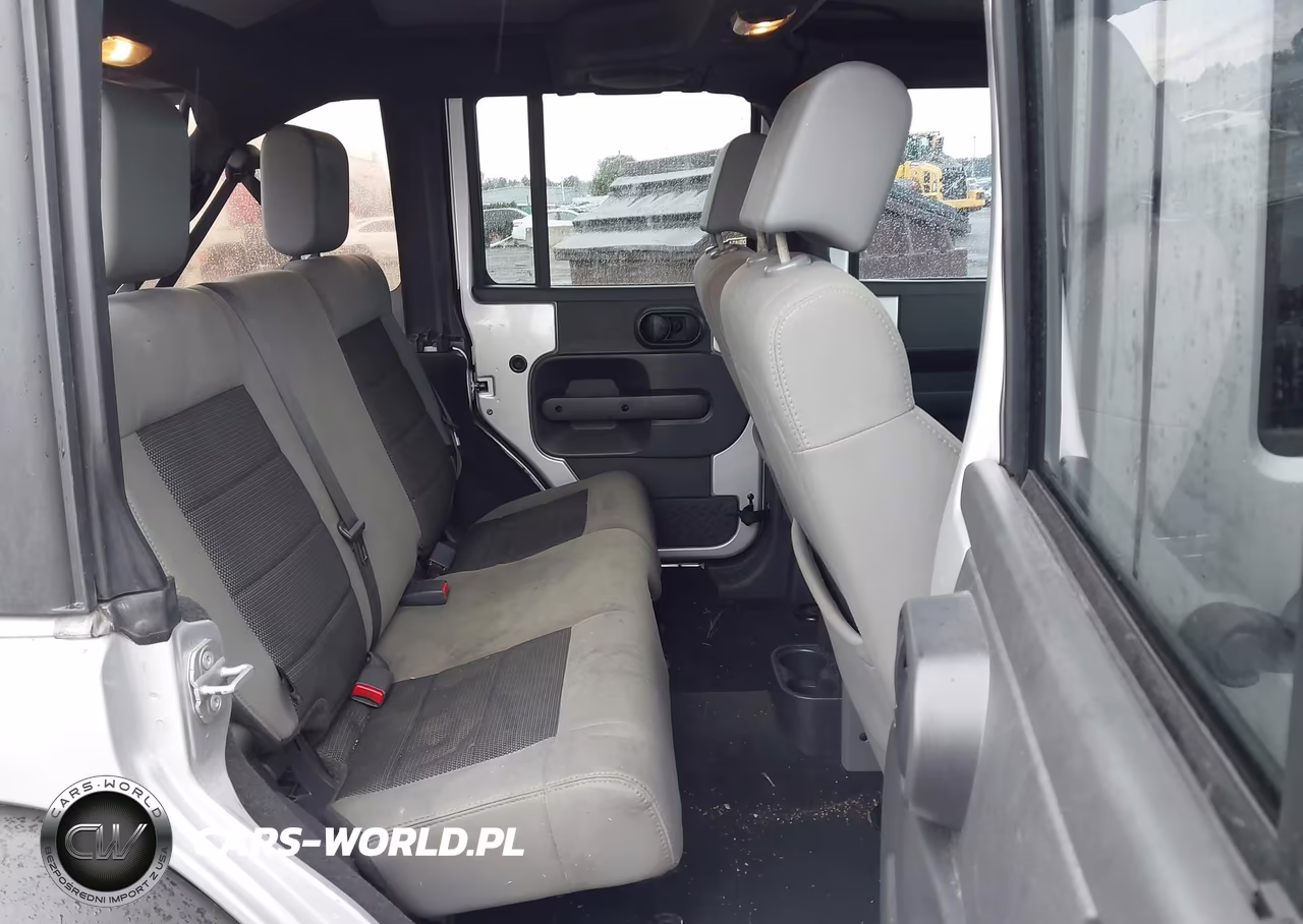 2010 Jeep Wrangler Unlimited Sport VIN:1J4BB3H18AL106921 - 8