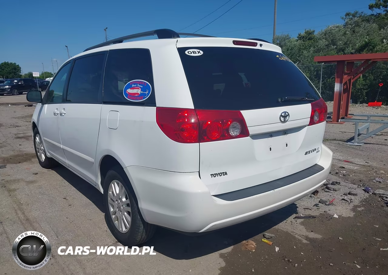 2010 Toyota Sienna Le VIN:5TDJK4CCXAS033694 - 3