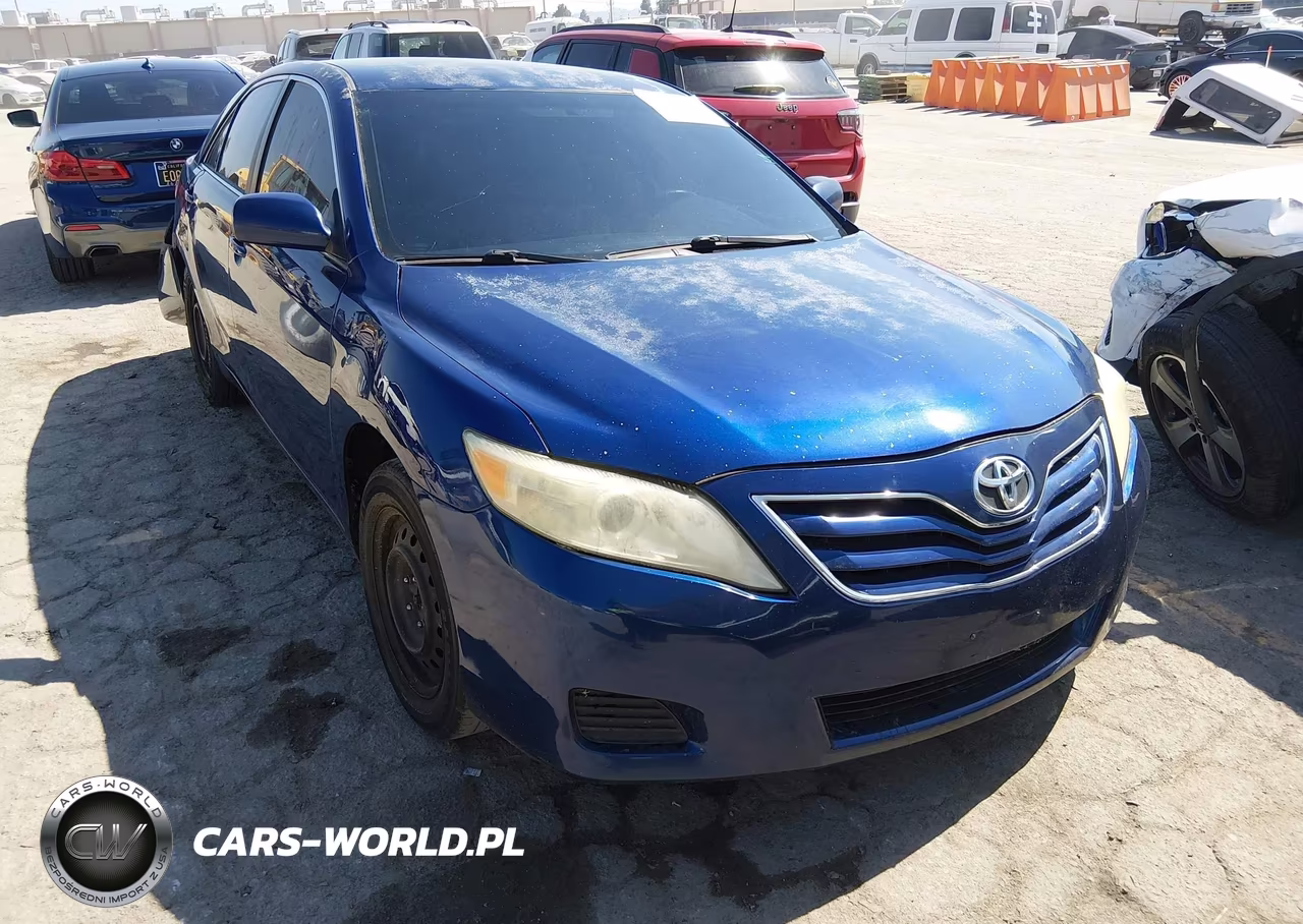 2010 Toyota Camry Le – zdjęcie 1 z 11