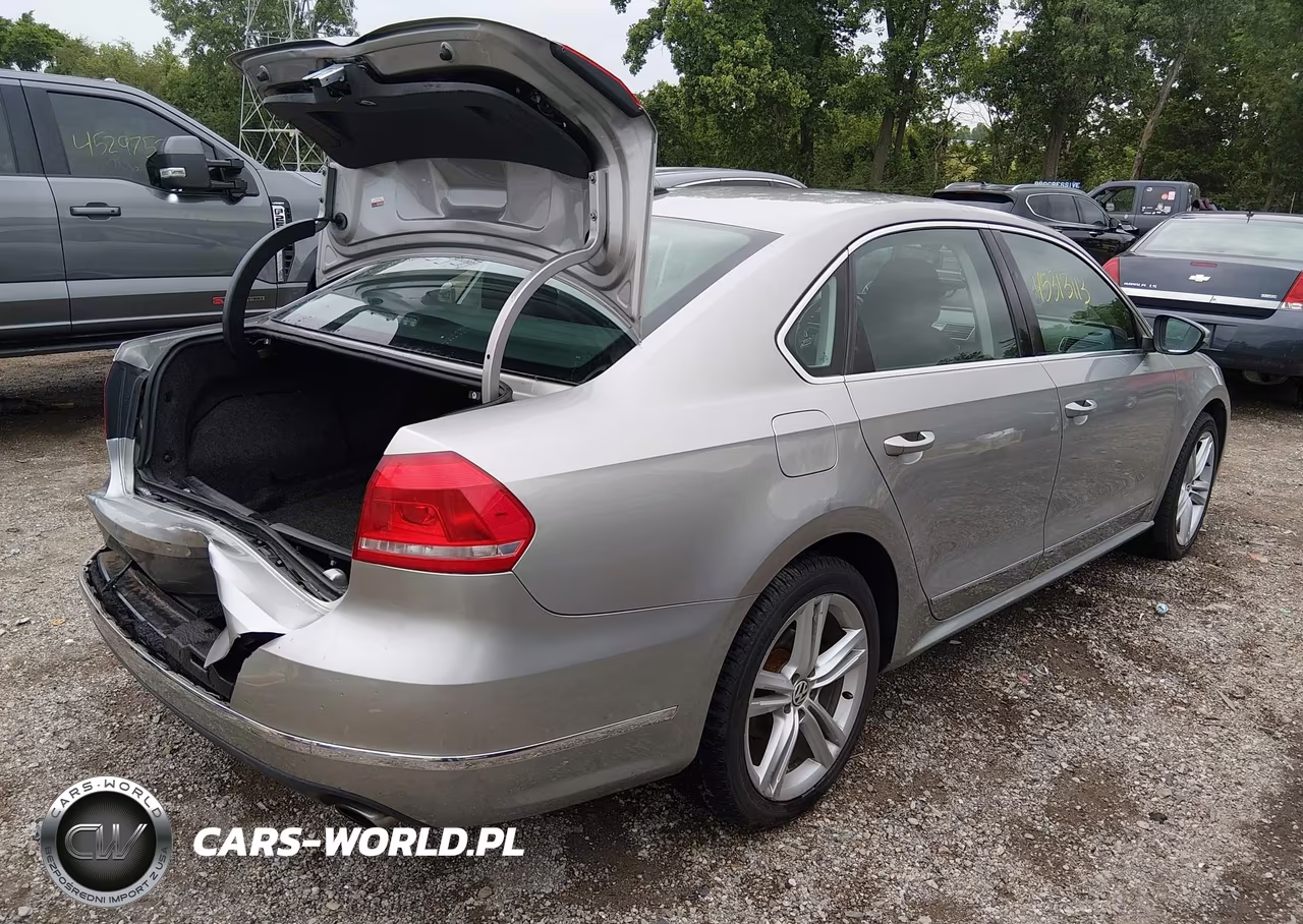 2012 Volkswagen Passat 3.6L V6 Sel Premium VIN:1VWCM7A3XCC059902 - 4