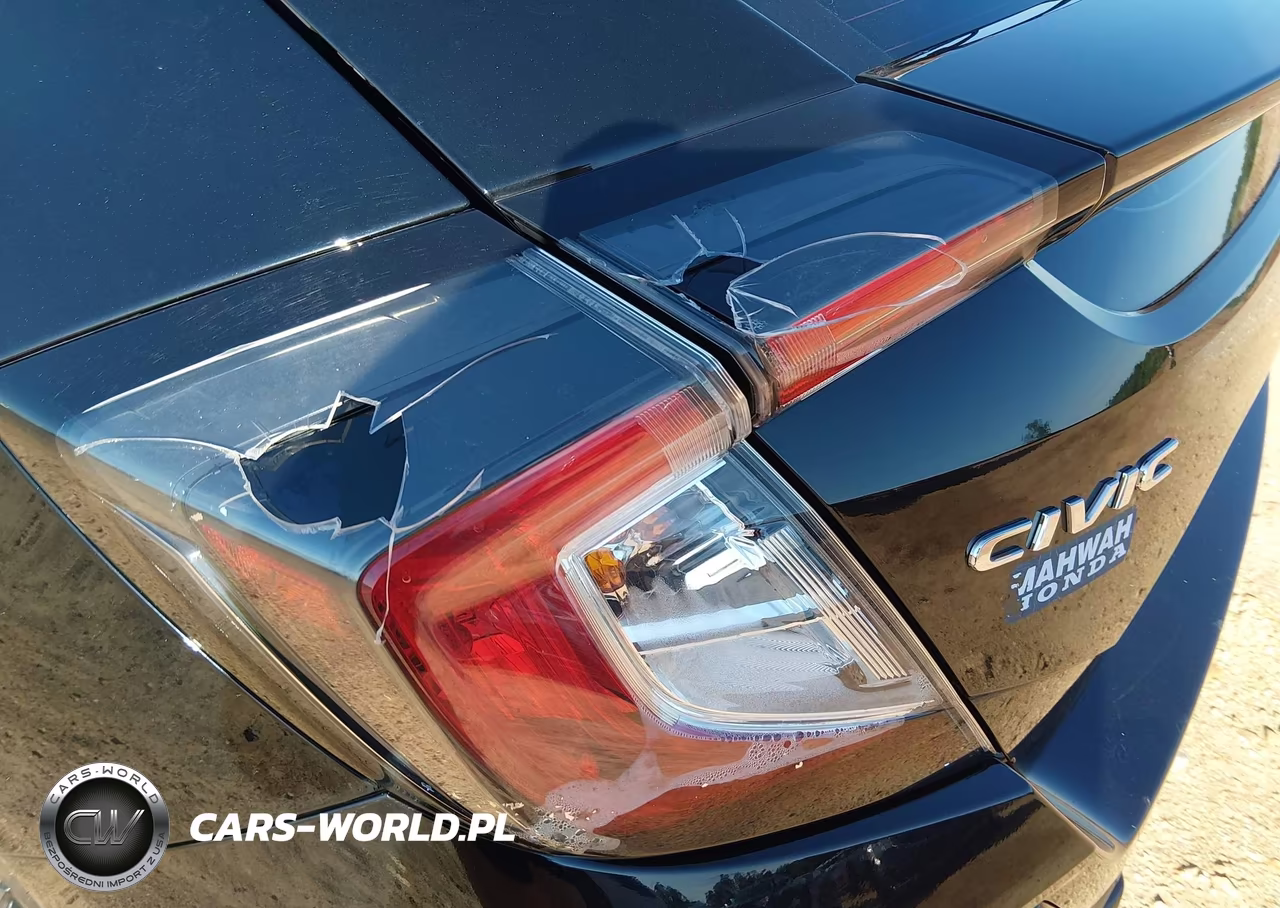 2018 Honda Civic Sport VIN:SHHFK7H49JU419857 - 17