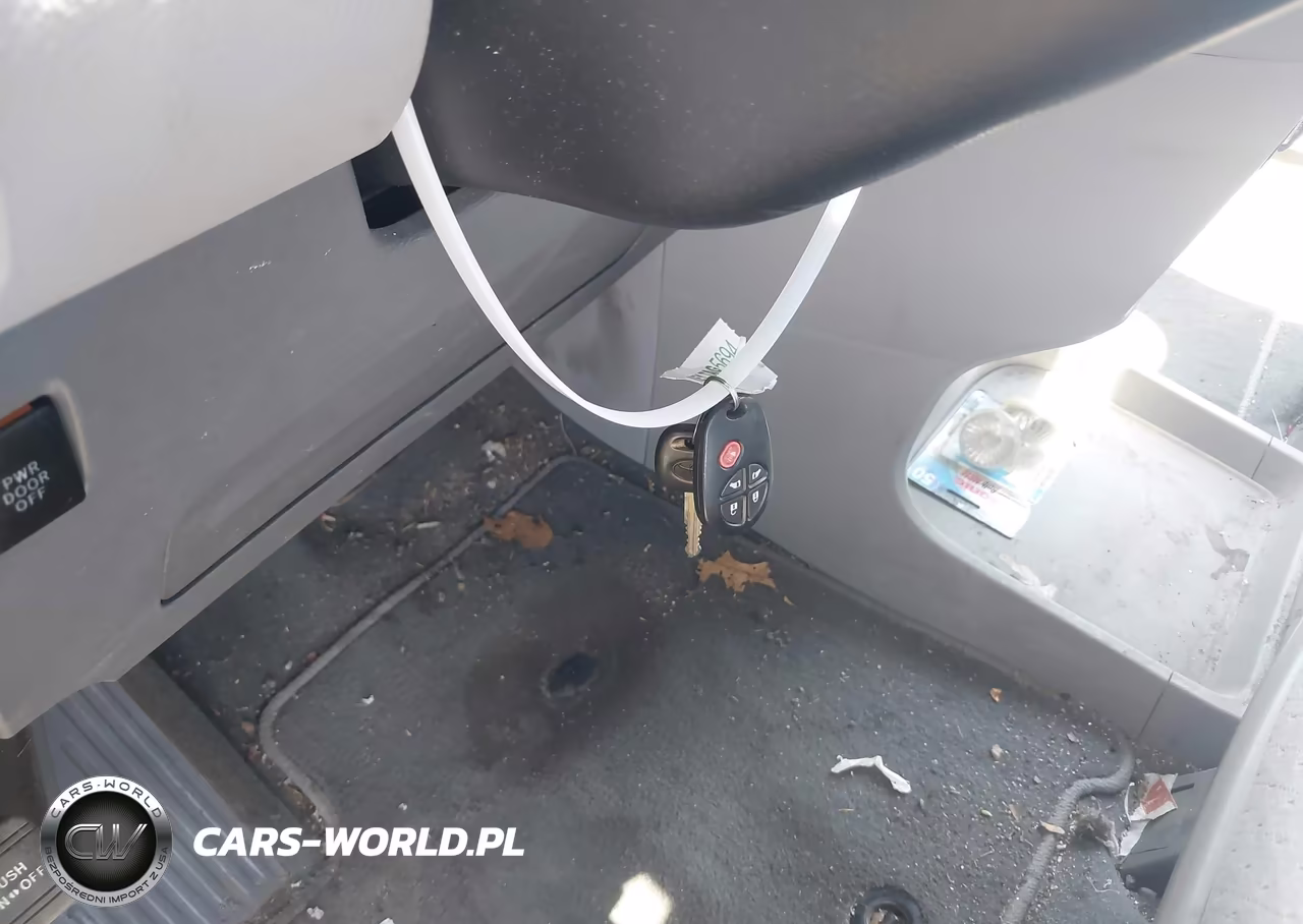2020 Toyota Sienna Le VIN:5TDJZ3DCXLS241811 - 11