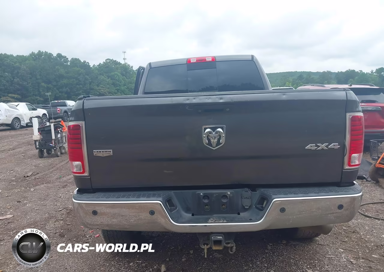 2015 Ram 2500 Laramie VIN:3C6UR5FL9FG603823 - 17