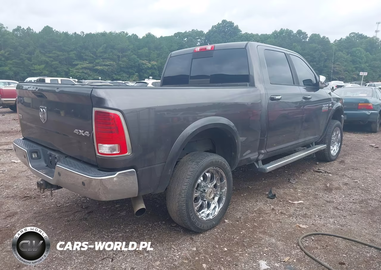 2015 Ram 2500 Laramie VIN:3C6UR5FL9FG603823 - 4