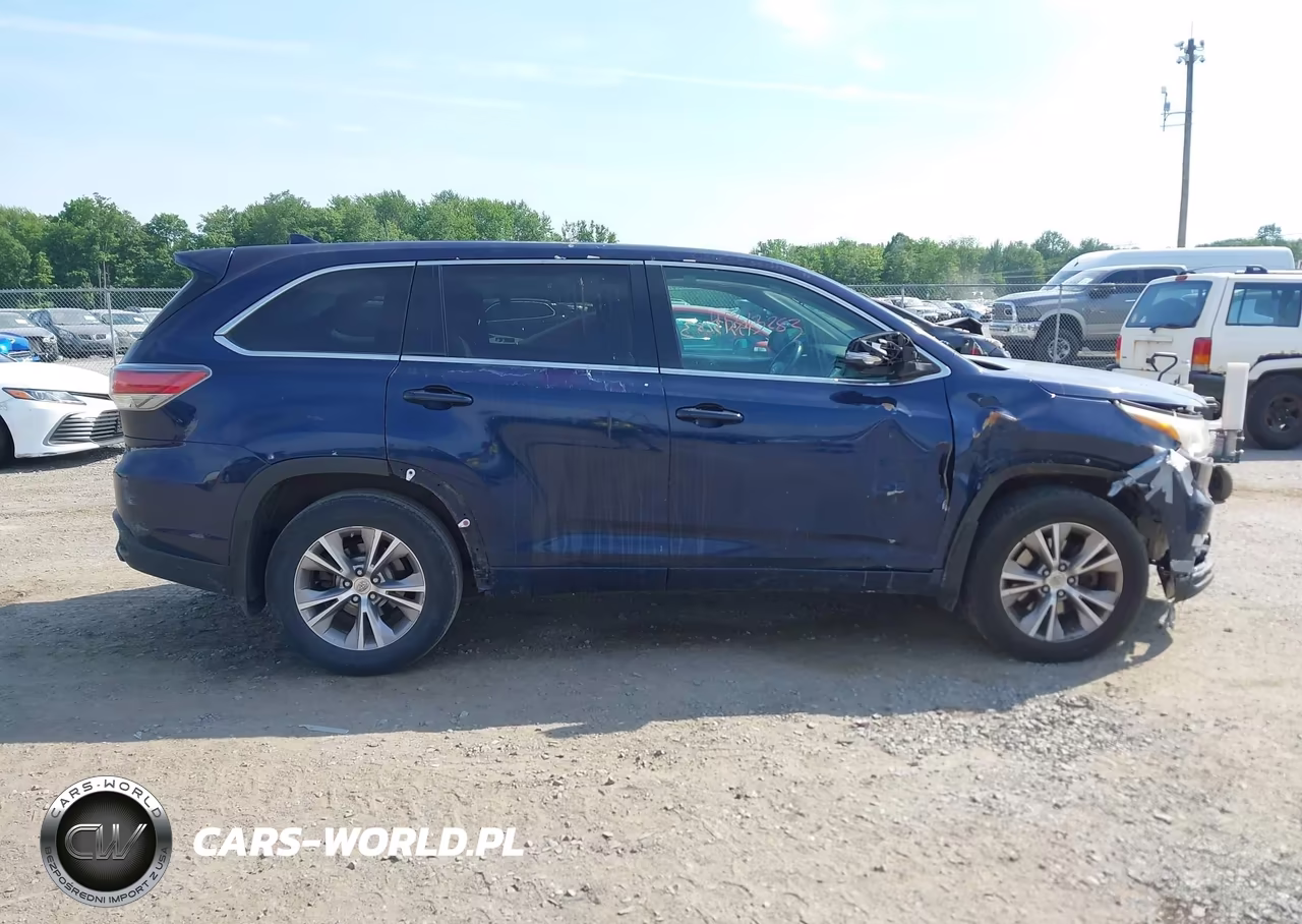 2015 Toyota Highlander Le Plus V6 VIN:5TDBKRFH3FS212191 - 13