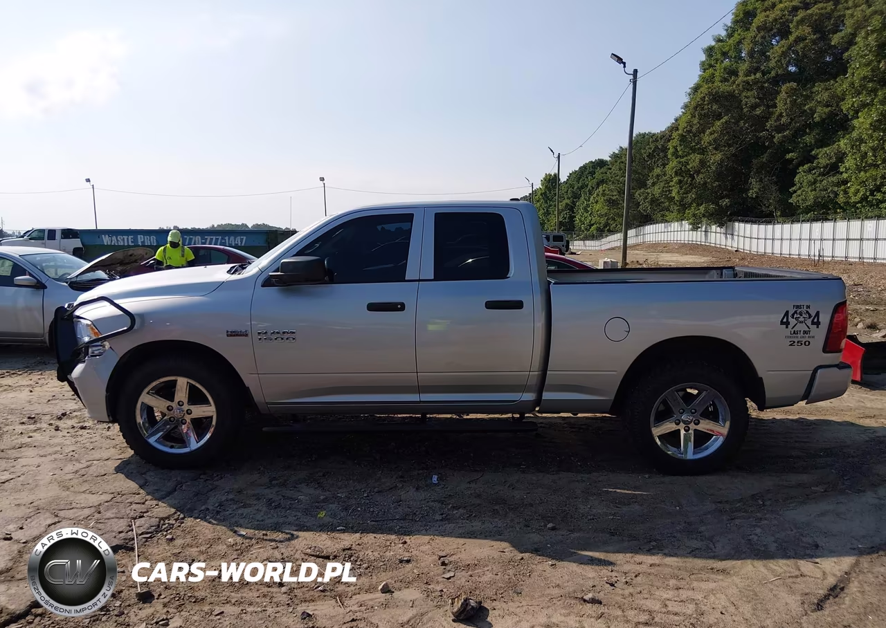 2018 Ram 1500 Express 4X4 6'4 Box VIN:1C6RR7FT2JS186936 - 14