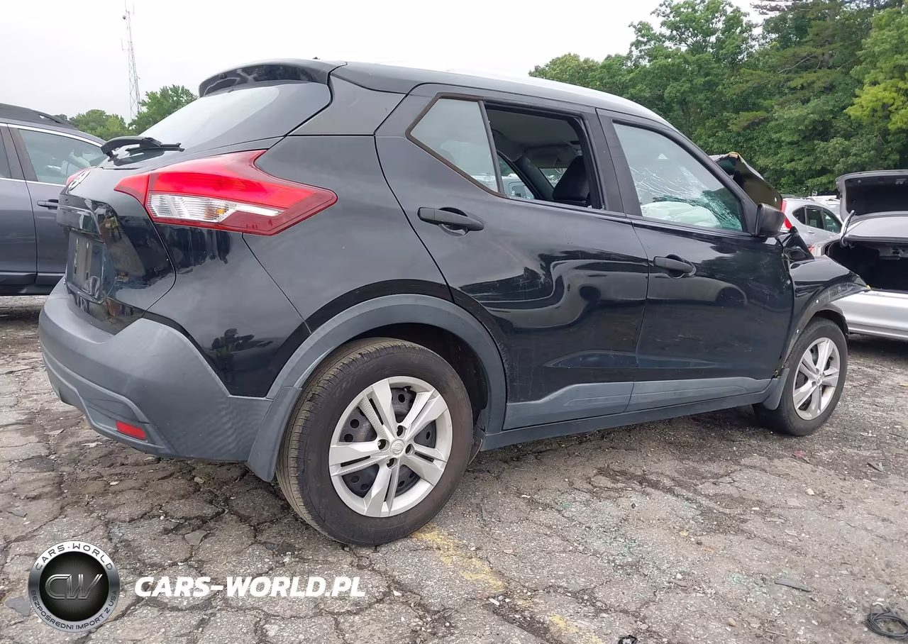 2019 Nissan Kicks S VIN:3N1CP5CU4KL544613 - 4