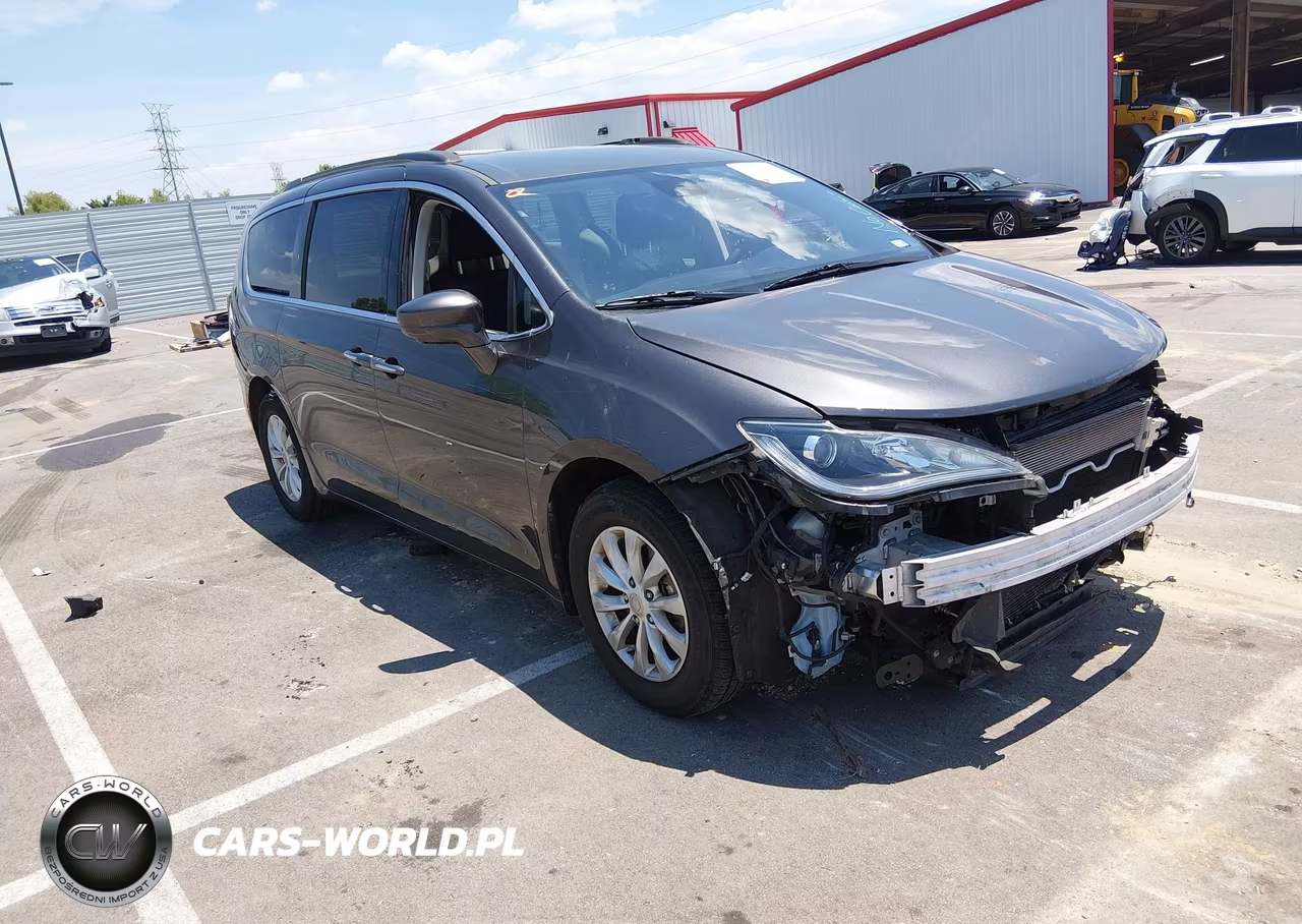 2020 Chrysler Pacifica Touring – zdjęcie 1 z 19