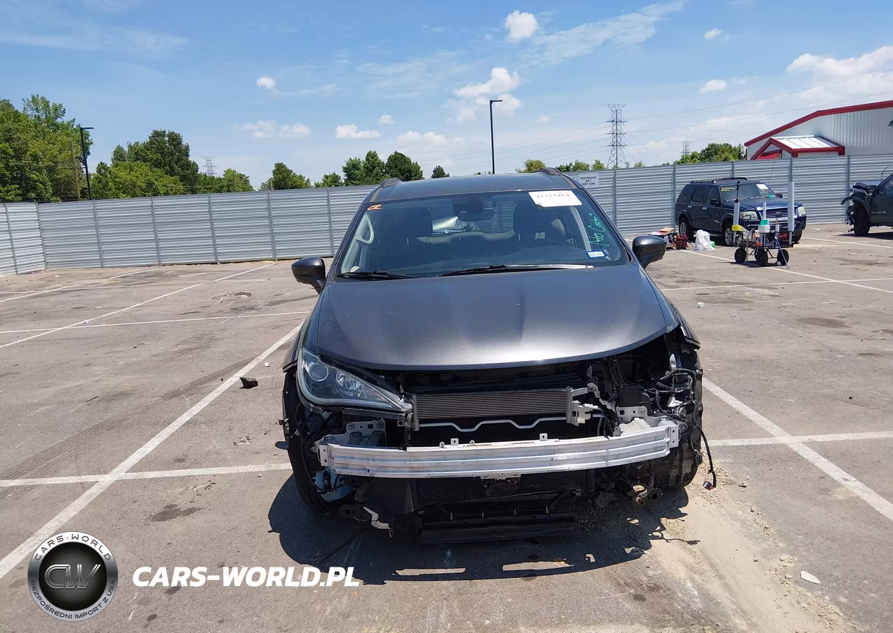 2020 Chrysler Pacifica Touring VIN:2C4RC1FGXLR102067 - 13