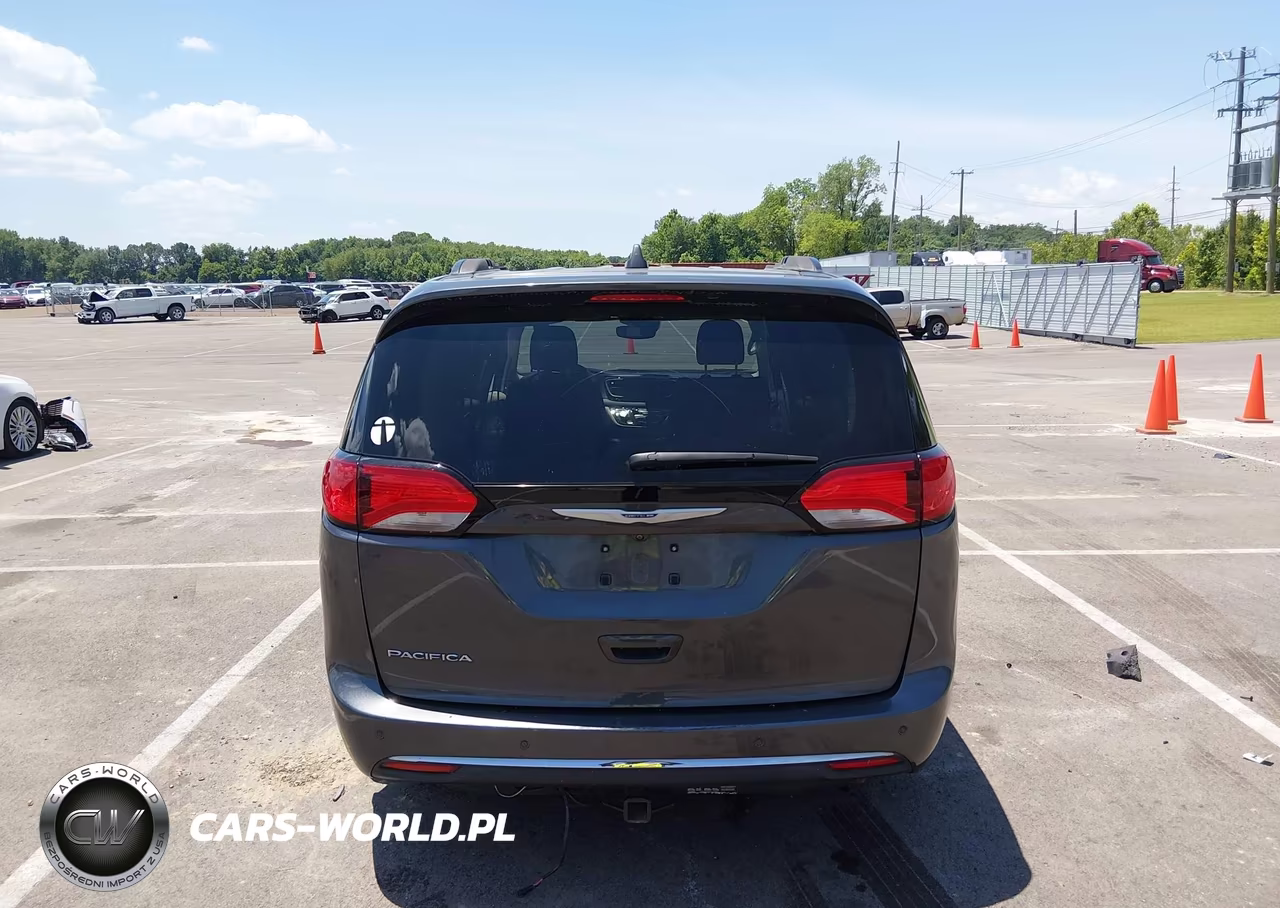 2020 Chrysler Pacifica Touring VIN:2C4RC1FGXLR102067 - 17