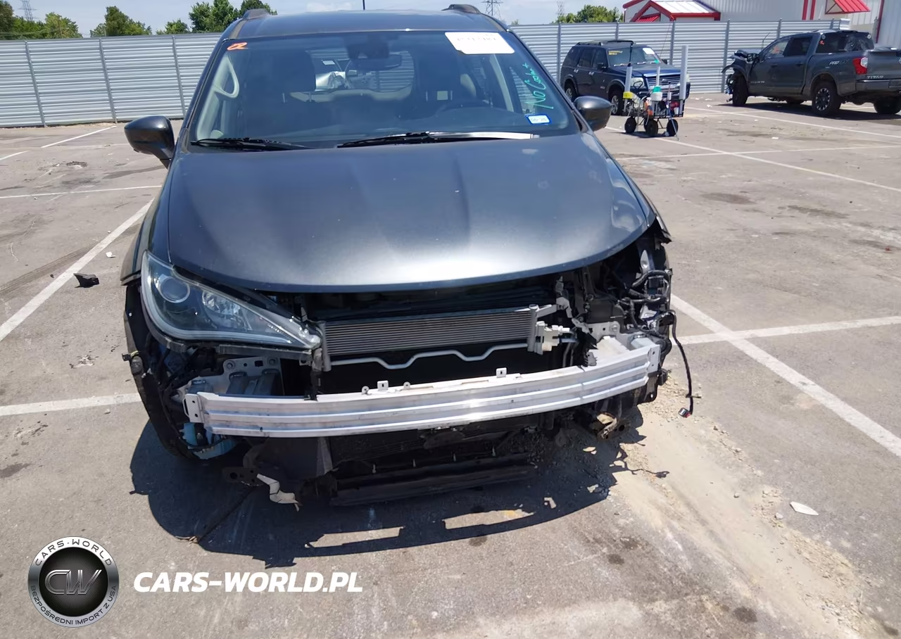 2020 Chrysler Pacifica Touring VIN:2C4RC1FGXLR102067 - 18