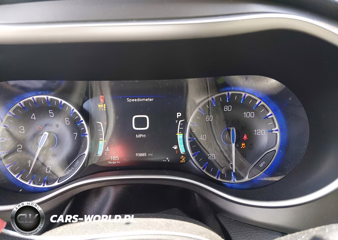 2020 Chrysler Pacifica Touring VIN:2C4RC1FGXLR102067 - 7