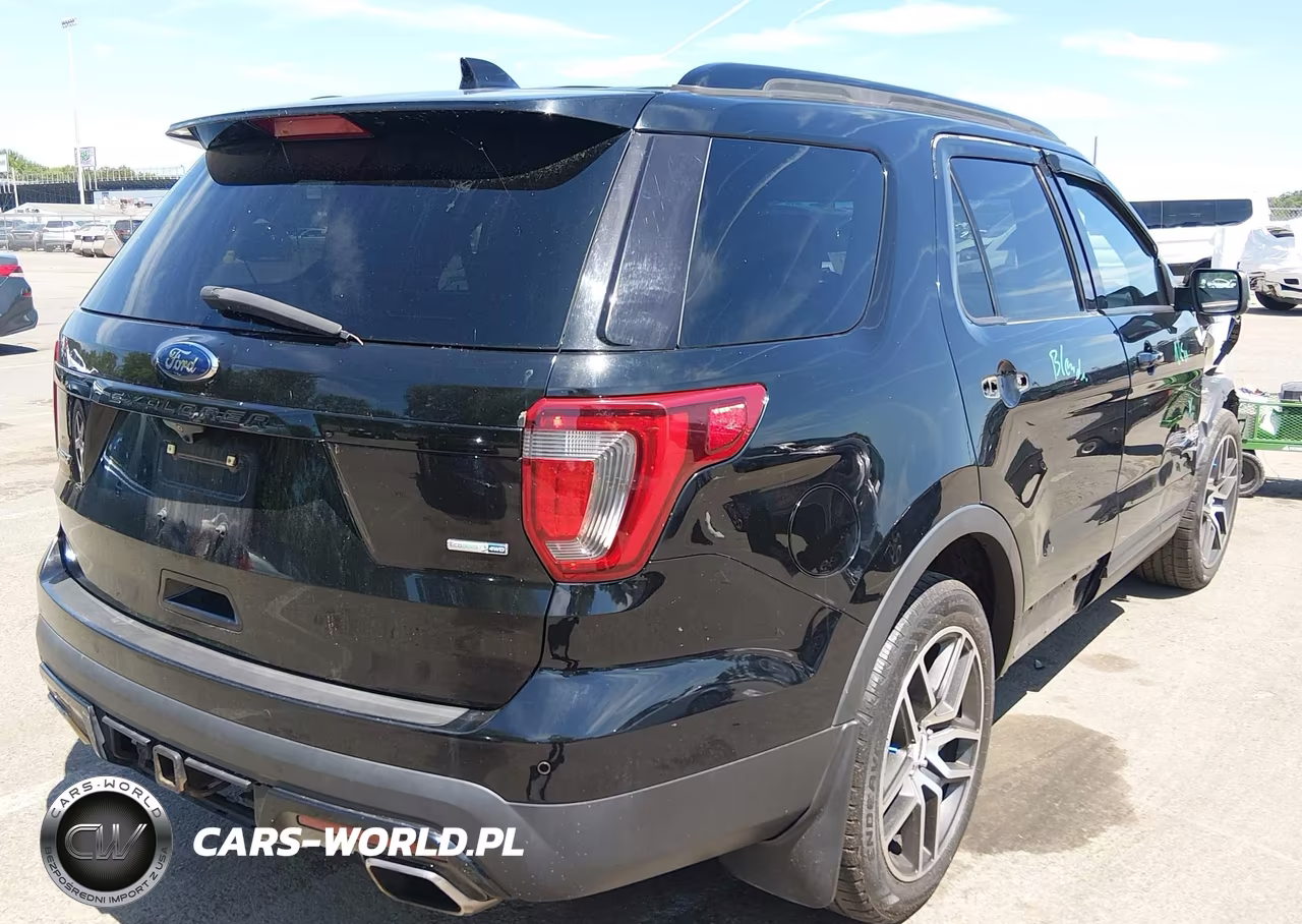 2016 Ford Explorer Sport VIN:1FM5K8GT0GGB82987 - 4