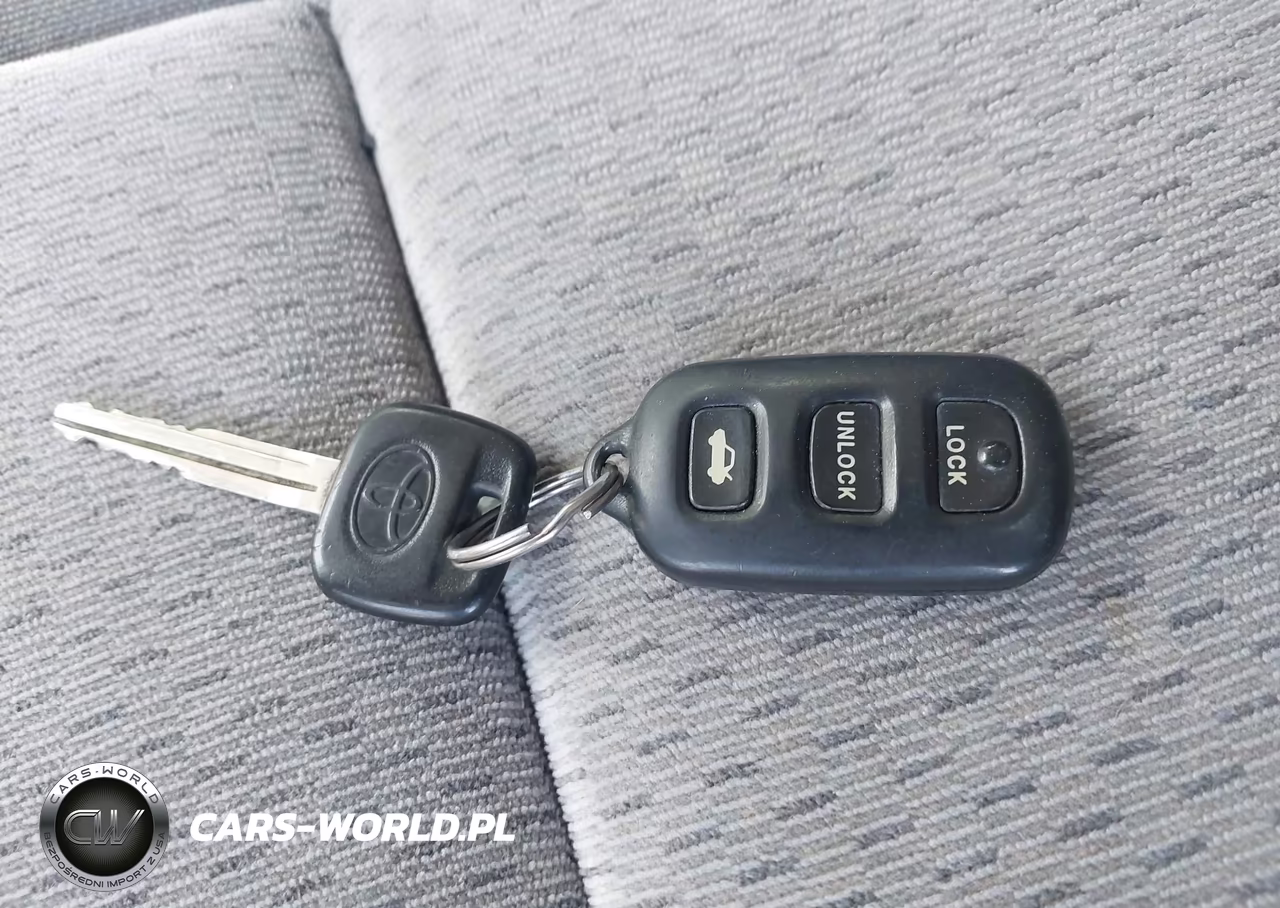 2003 Toyota Camry Le VIN:4T1BE32K43U675563 - 11