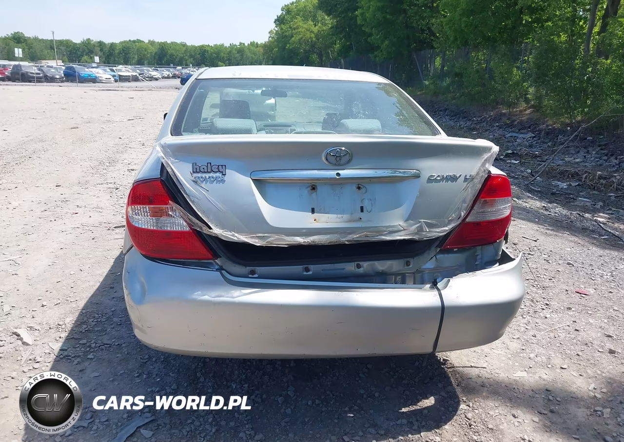 2003 Toyota Camry Le VIN:4T1BE32K43U675563 - 12
