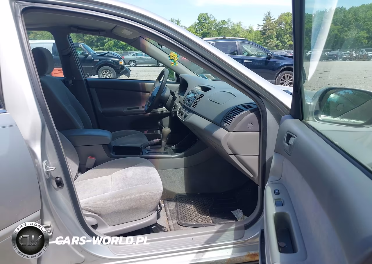 2003 Toyota Camry Le VIN:4T1BE32K43U675563 - 5