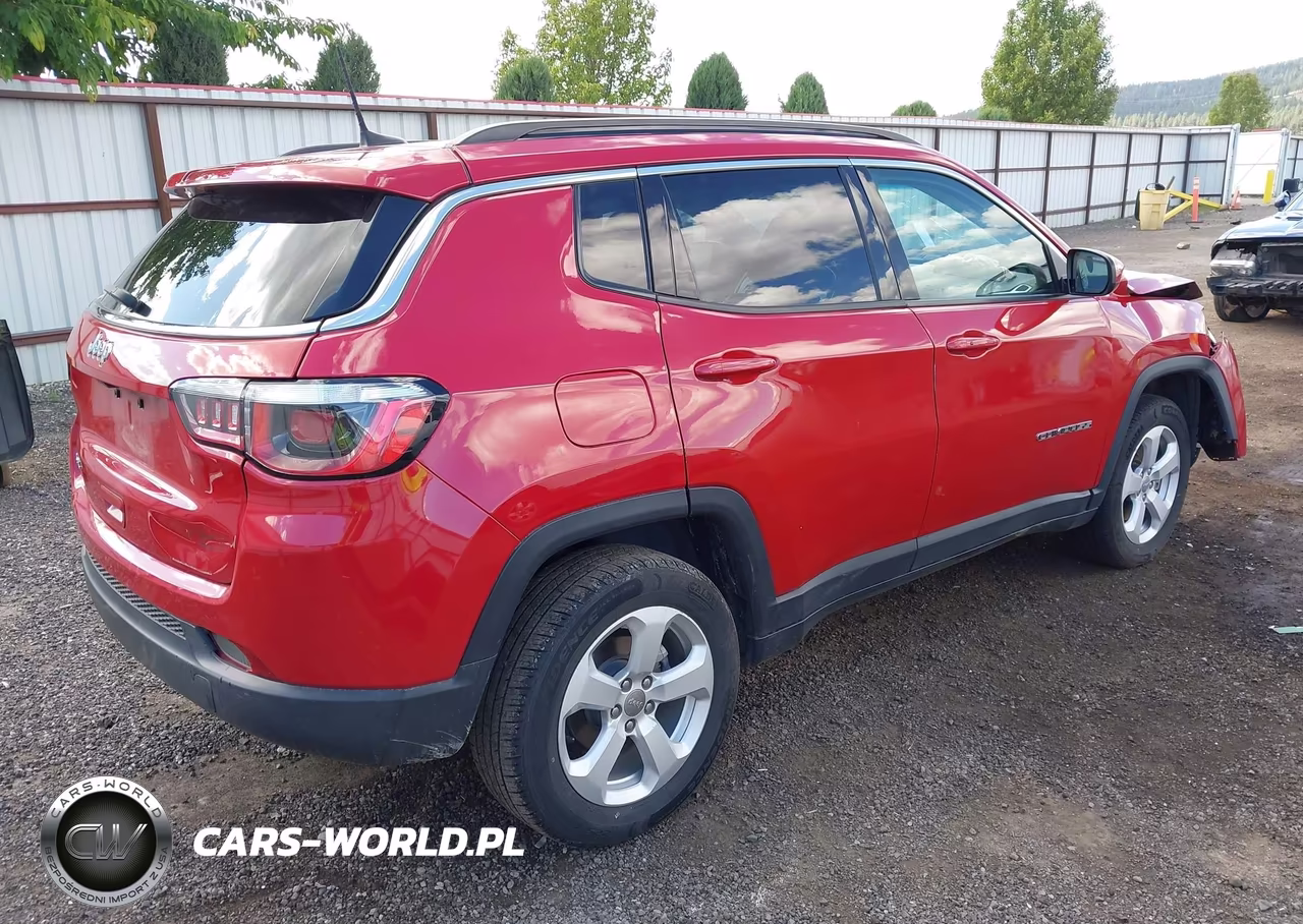 2019 Jeep Compass Latitude 4X4 VIN:3C4NJDBB9KT592772 - 4