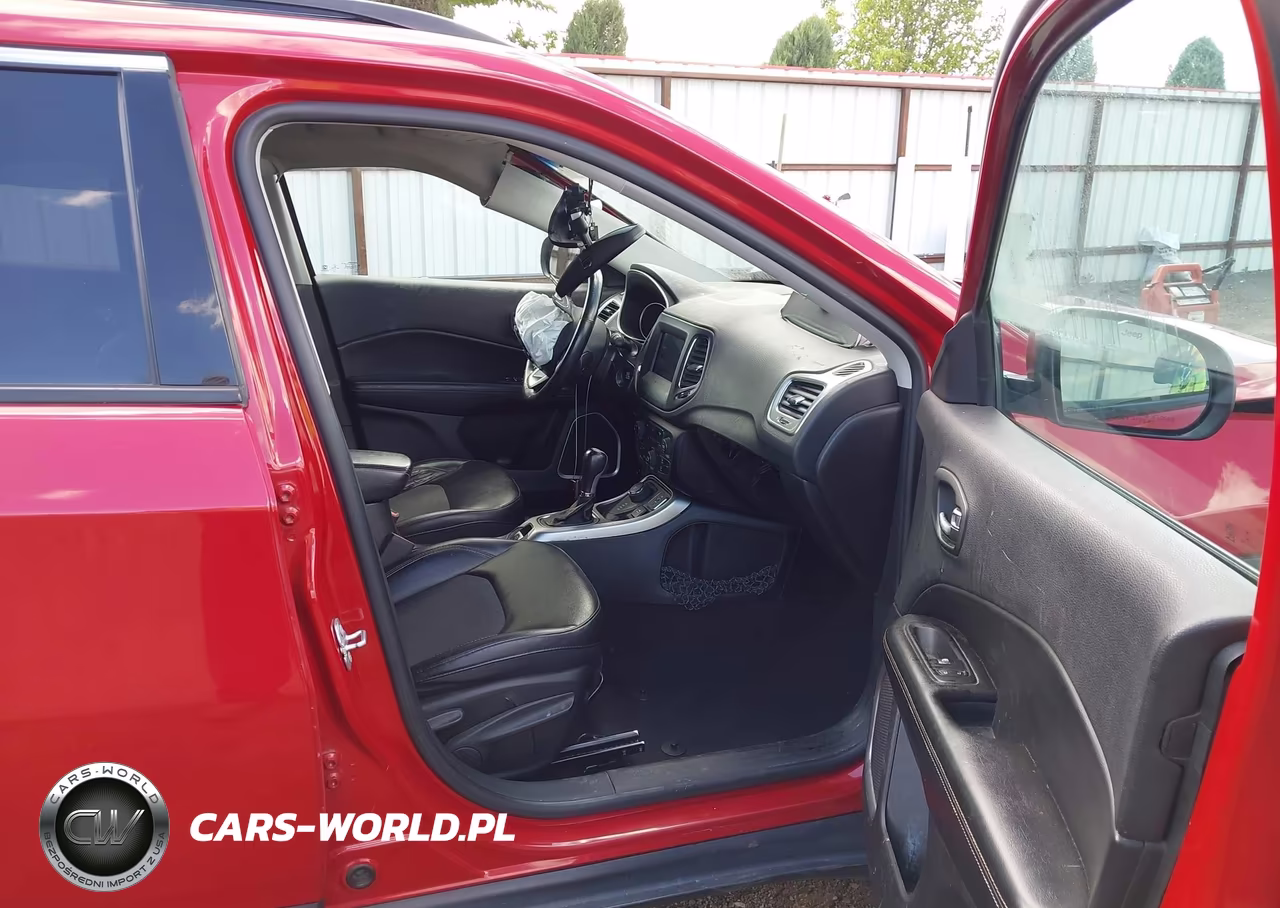 2019 Jeep Compass Latitude 4X4 VIN:3C4NJDBB9KT592772 - 5