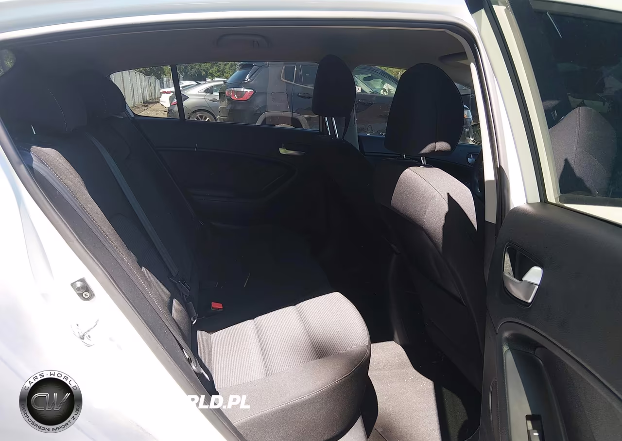 2017 Kia Forte Lx VIN:KNAFK5A86H5725541 - 8