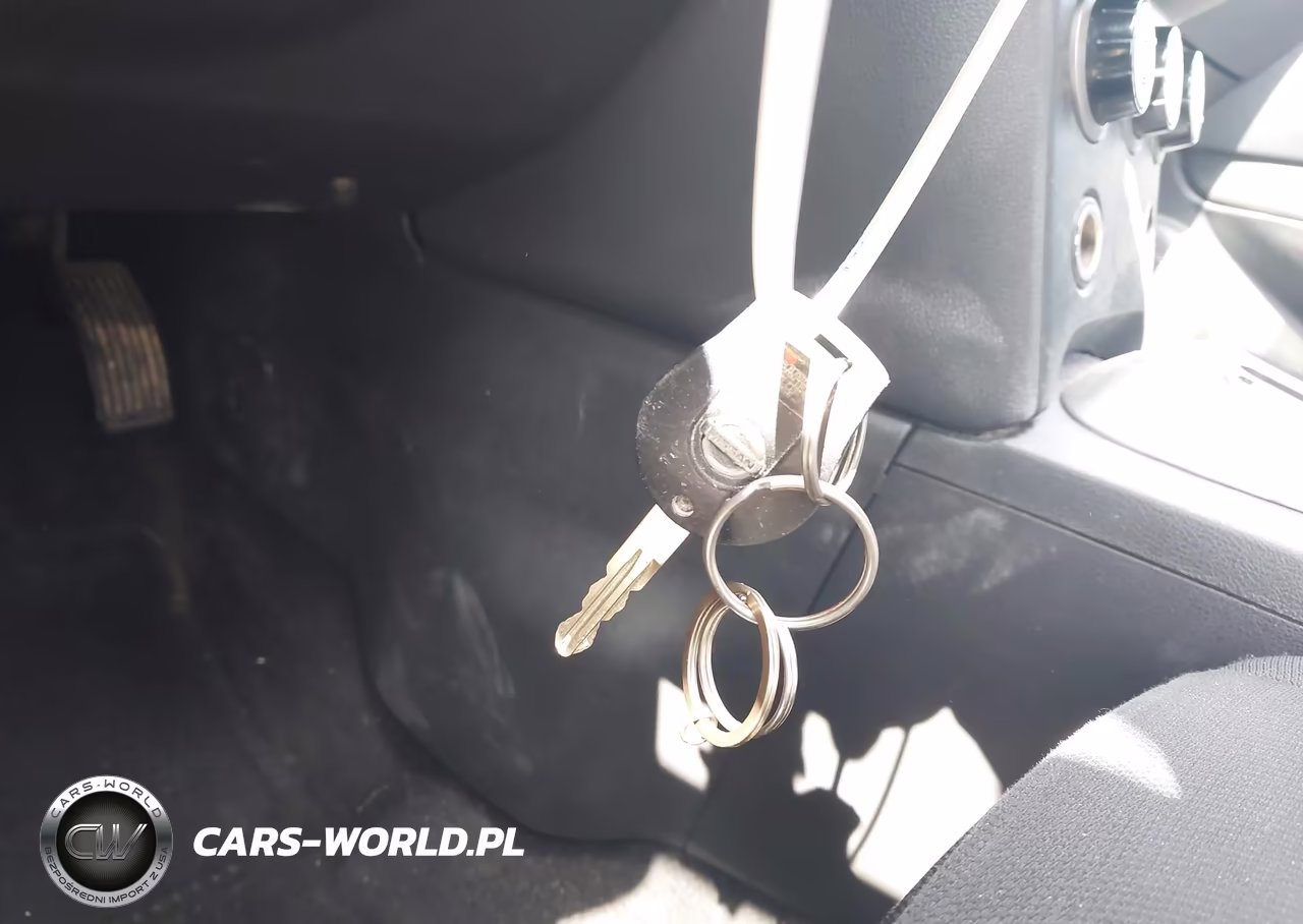 2015 Nissan Rogue Select S VIN:JN8AS5MV8FW252204 - 9