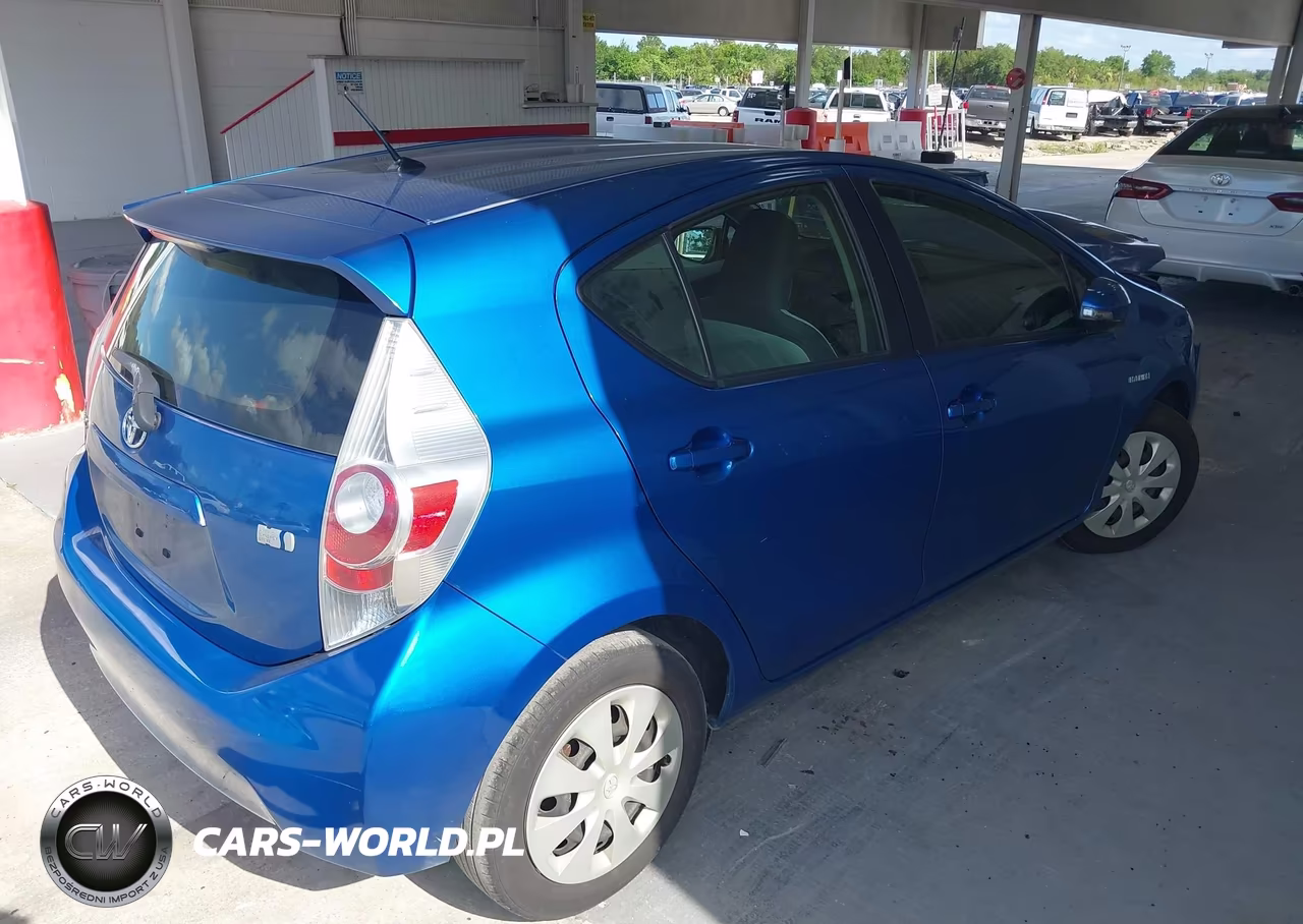 2014 Toyota Prius C One VIN:JTDKDTB34E1566704 - 4